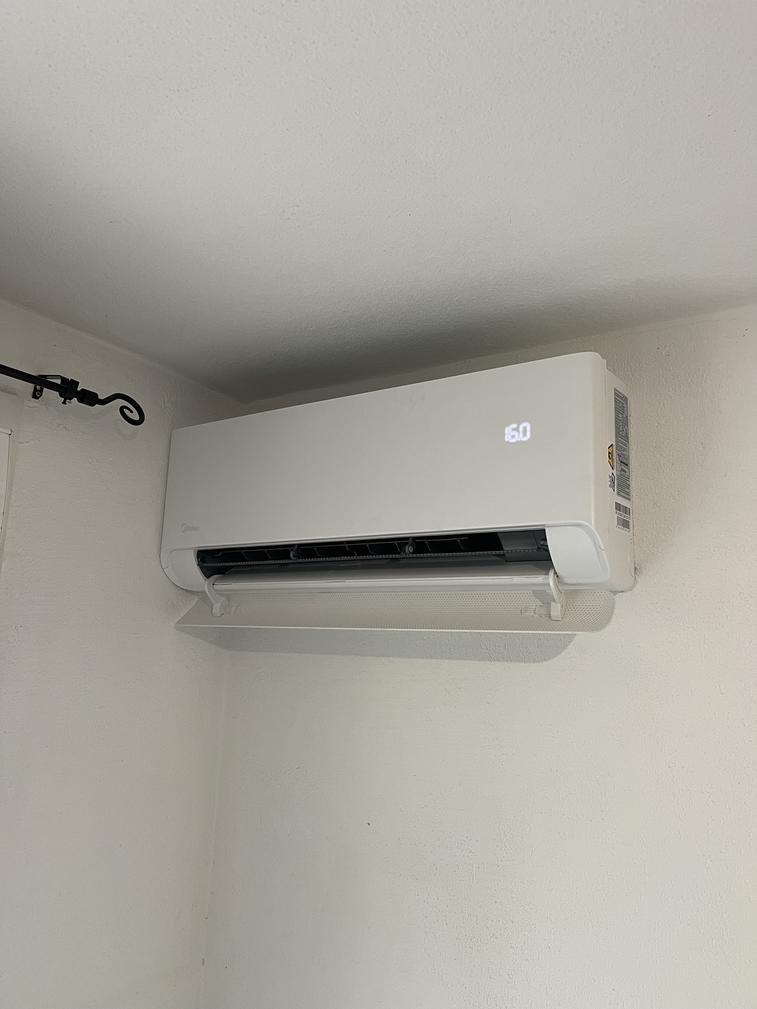 Installation d’un climatiseur Midea 3.5kw Breezeless à Vitrolles (13)