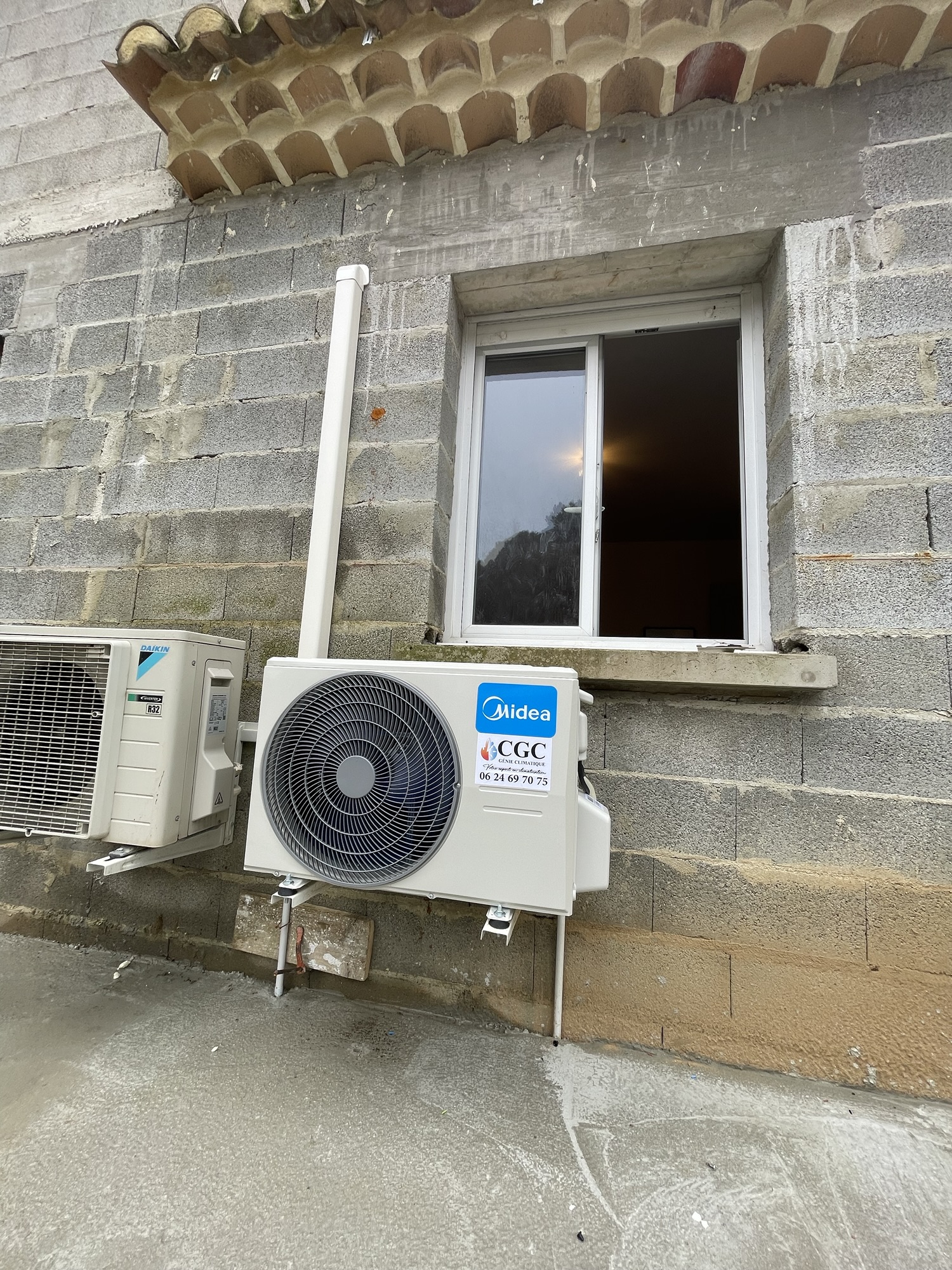 Installations de 2 climatiseurs Midea Breezeless 2.5kw à Mornas (84)