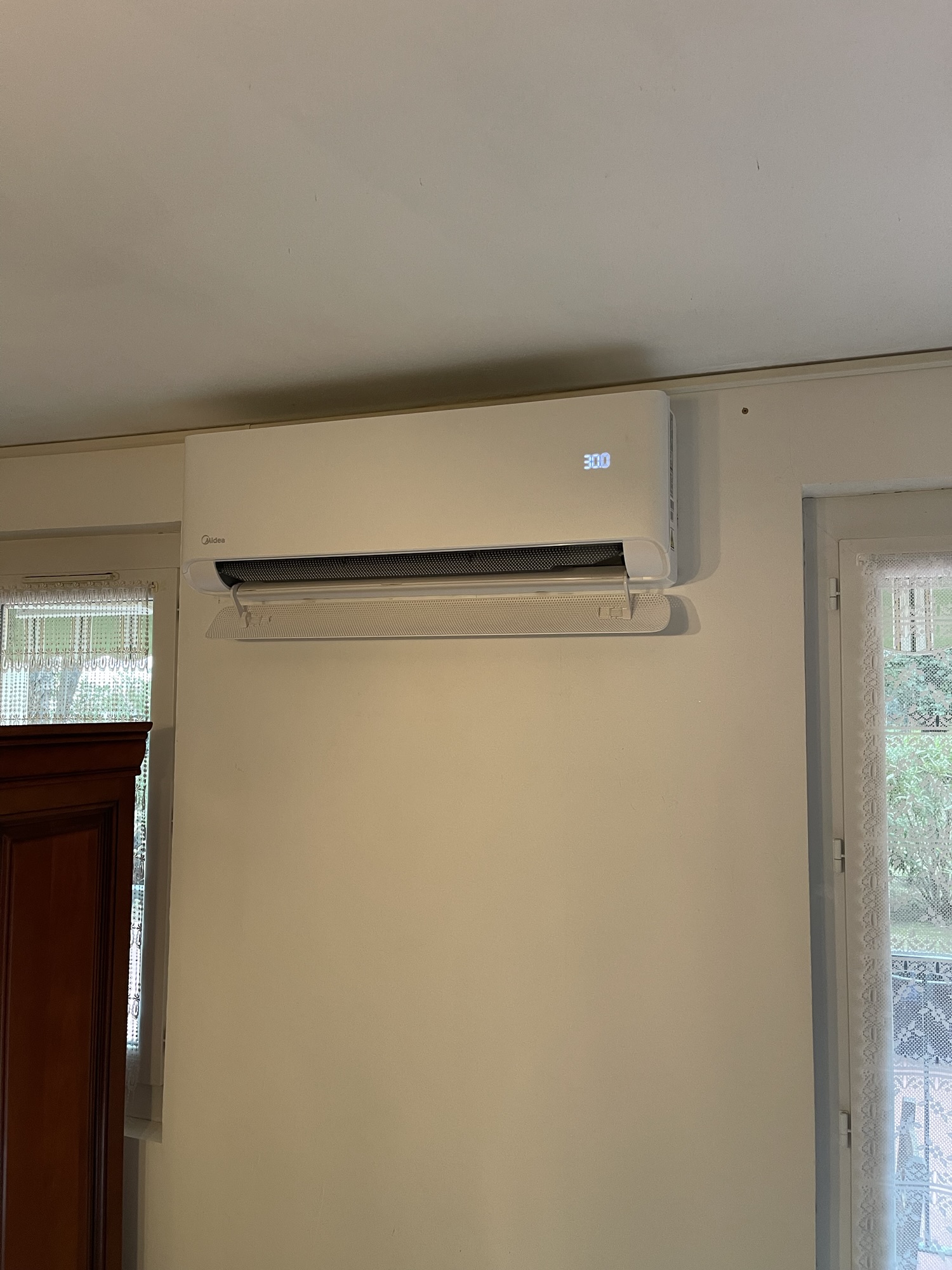 Installation d’un climatiseur Midea Breezeless 5kw à Martigues (13)