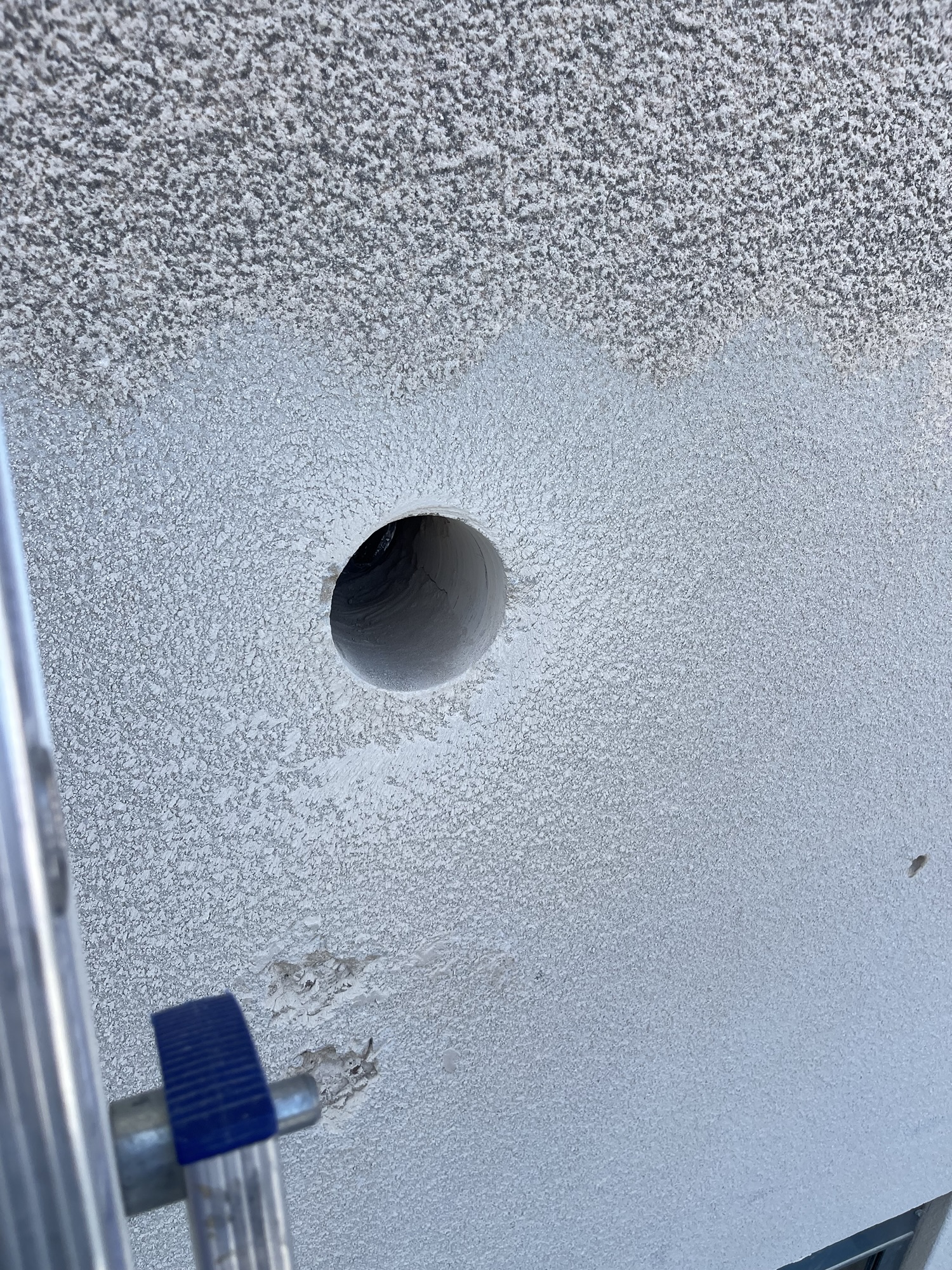 Préparation d’une VMC pour une salle de bain à Gignac-la-Nerthe (13)